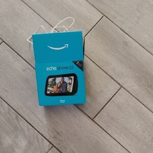 Amazon Echo Show 5 in Blue
